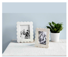 Load image into Gallery viewer, SCALLOP MARBLE FRAME
