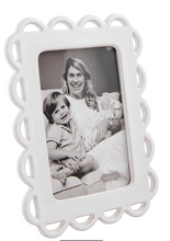 Load image into Gallery viewer, Ceramic Scalloped Frame

