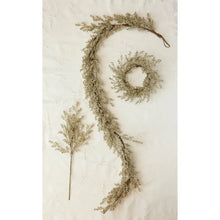 Load image into Gallery viewer, Berry Wreath
